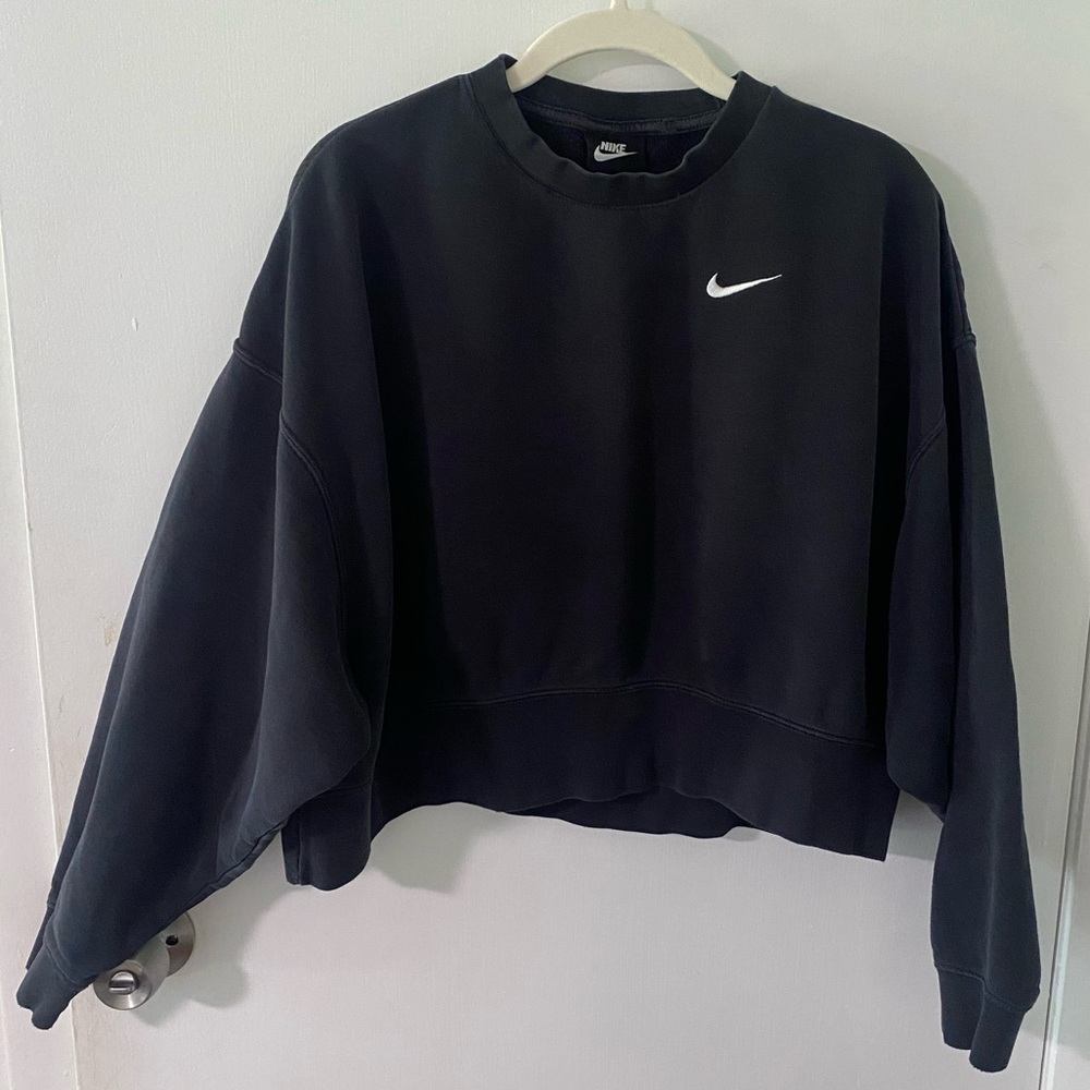 Nike Women’s Phoenix Fleece Oversized Crew-Neck
Sweatshirt